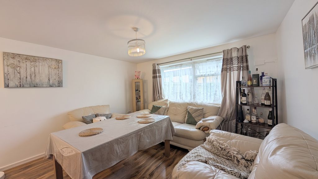 Property photo 2 of 9 Image