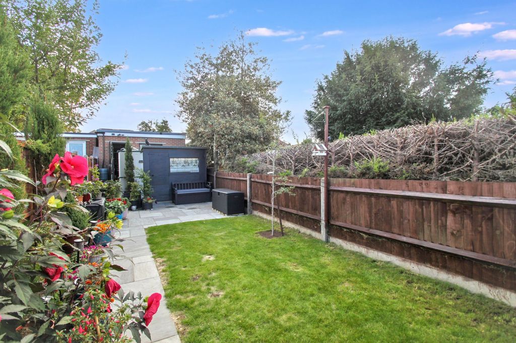 Property photo 2 of 21