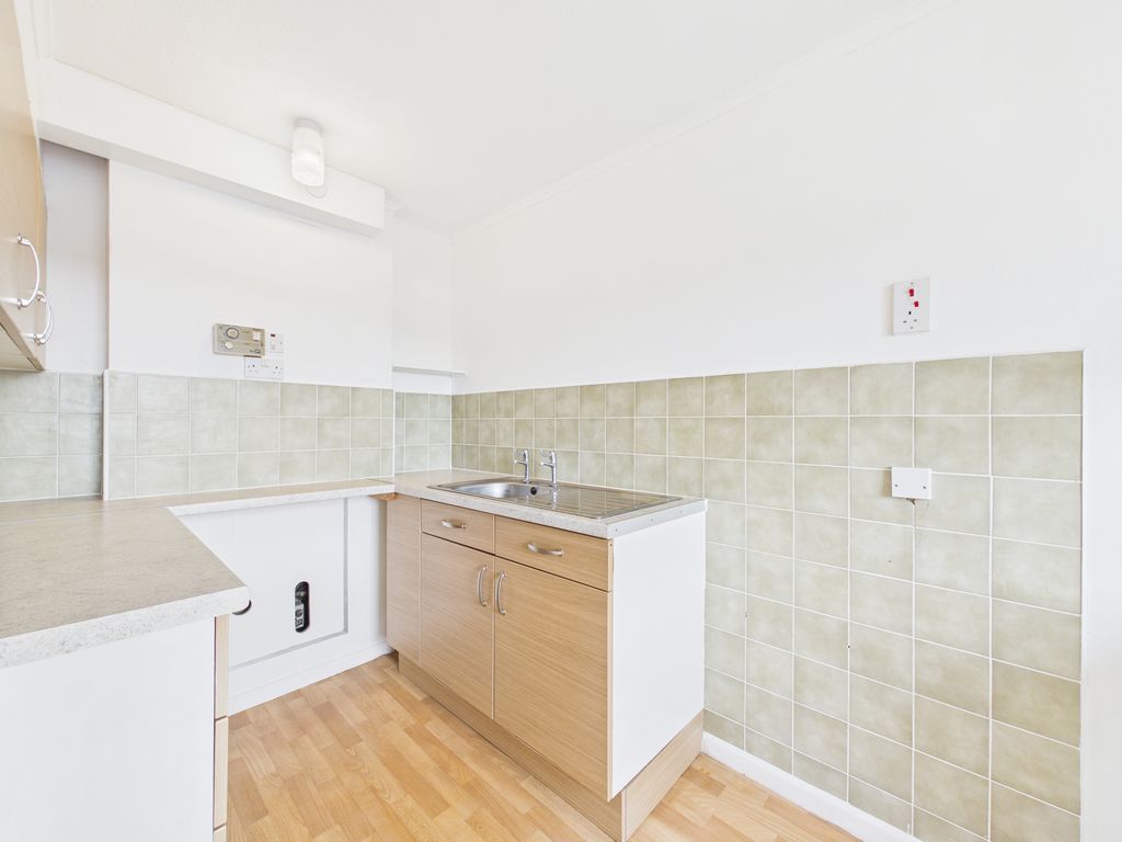 Property photo 3 of 9 Kitchen