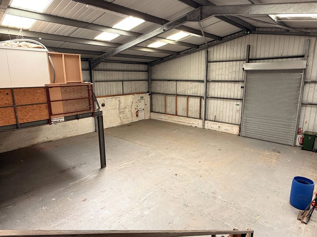 Property photo 2 of 14 Warehouse