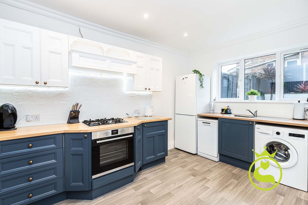 Property photo 2 of 16