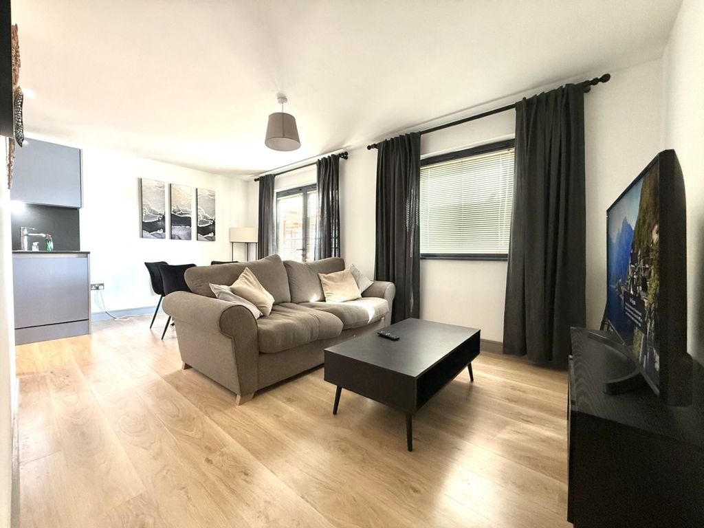 Property photo 2 of 9 c92E5442-Bf06-44Fe-866c-695655c21608
