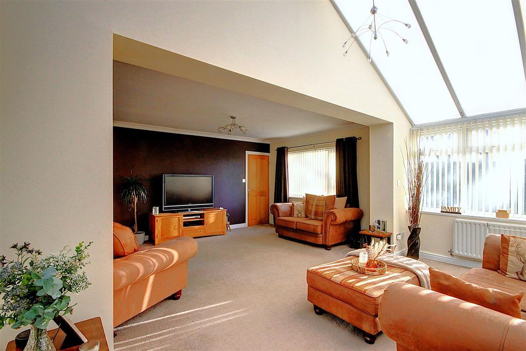 Property photo 2 of 23 Lounge..Jpg