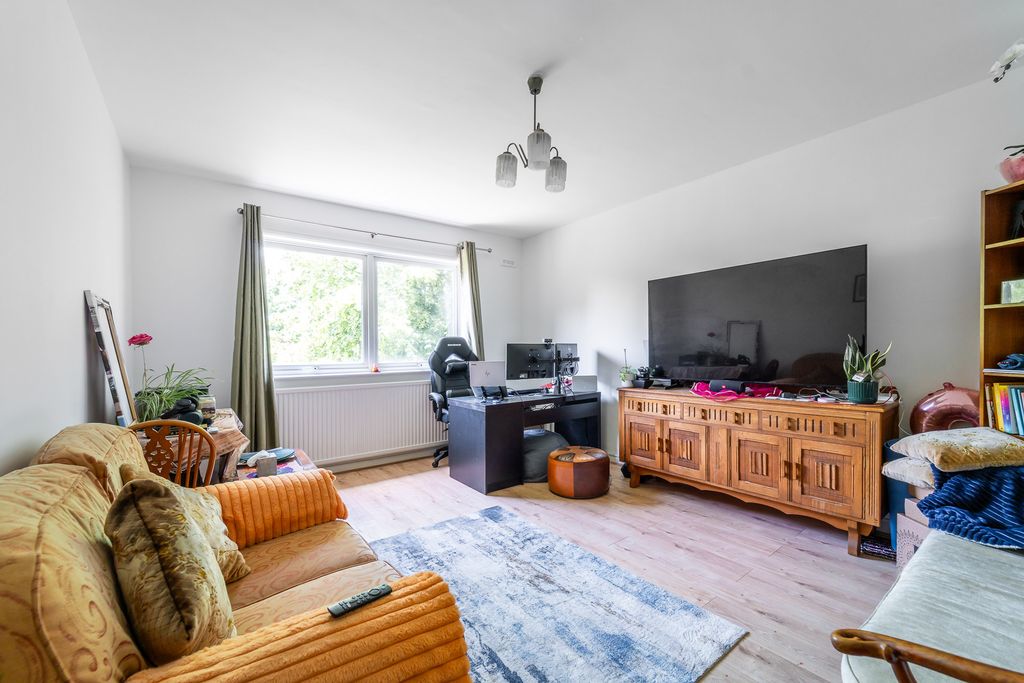 Property photo 1 of 11 Mba03432