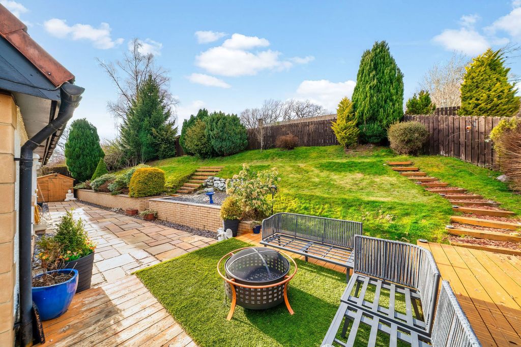 Property photo 2 of 36 Rear Garden