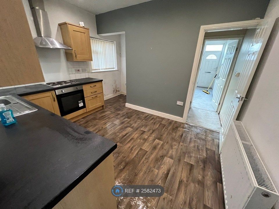 Property photo 3 of 9 Kitchen