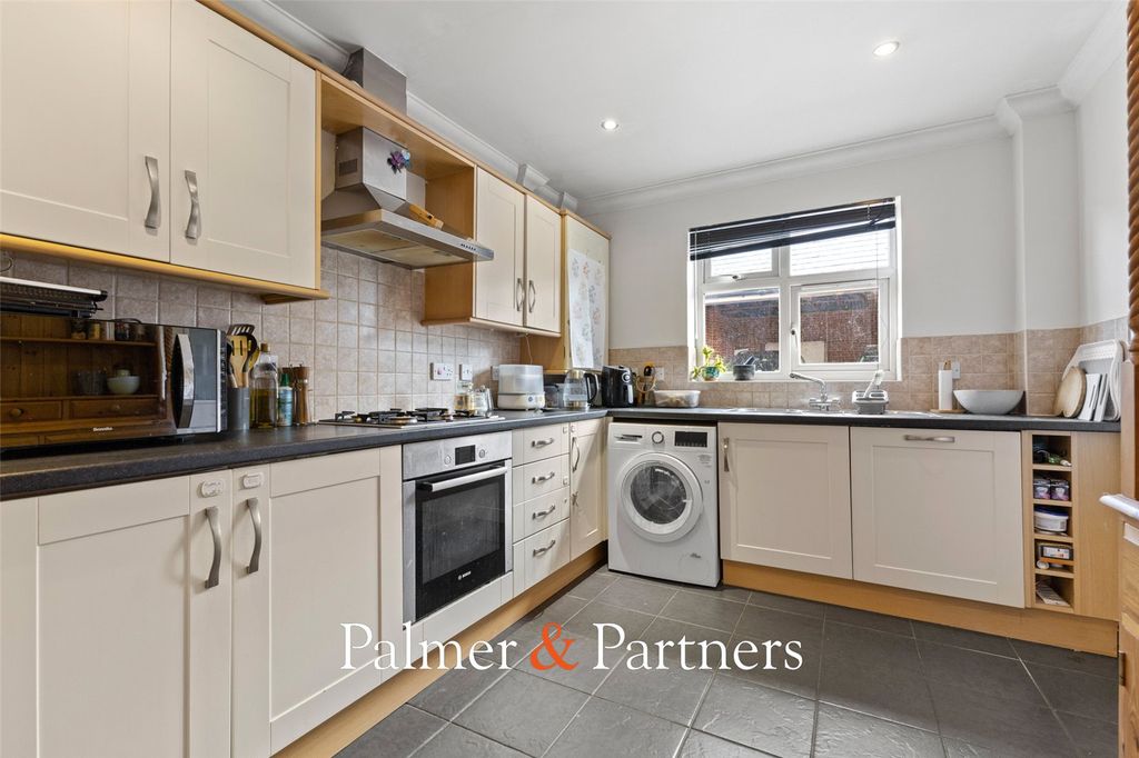 Property photo 2 of 18 Picture No. 10
