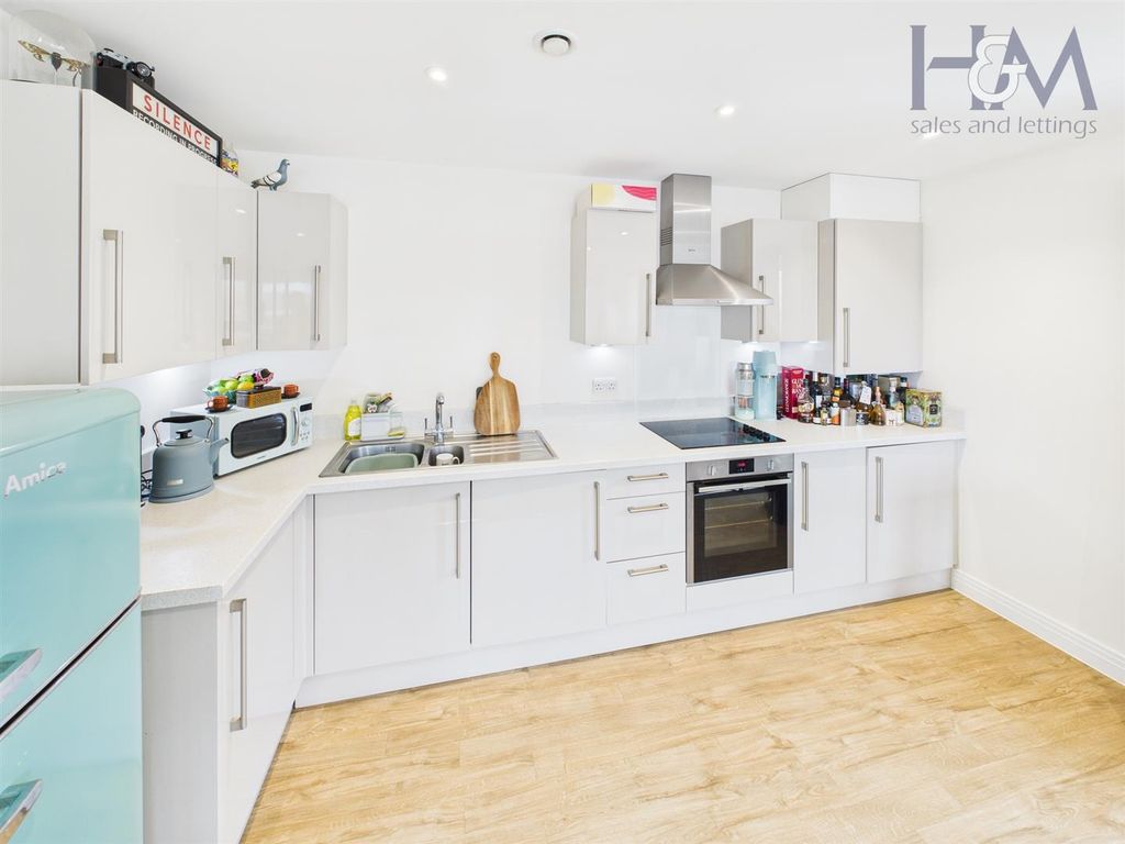 Property photo 3 of 13 Cam02804G0-Pr0391-Still004.Jpg