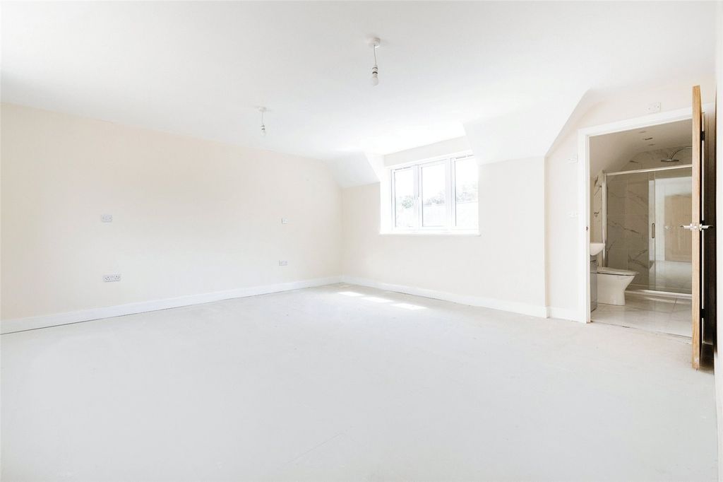 Property photo 3 of 20 Example Finish