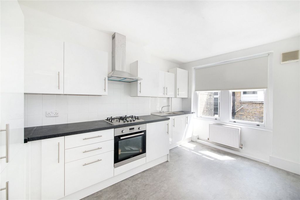Property photo 2 of 9 Long Acre