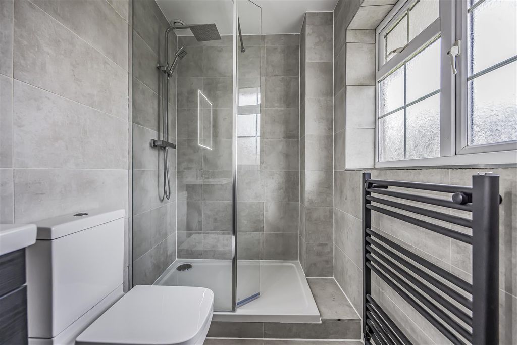 Property photo 3 of 20 22 Royal Way, Waterlooville-Porticomarketing-Soldb