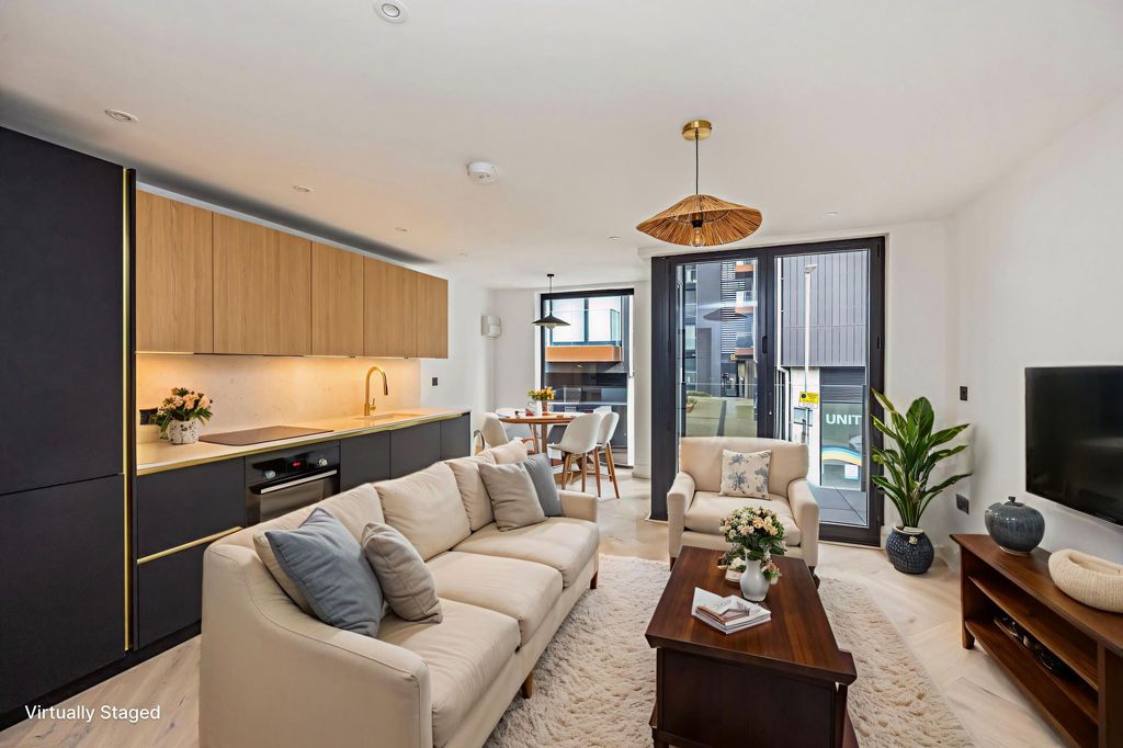 Property photo 2 of 21