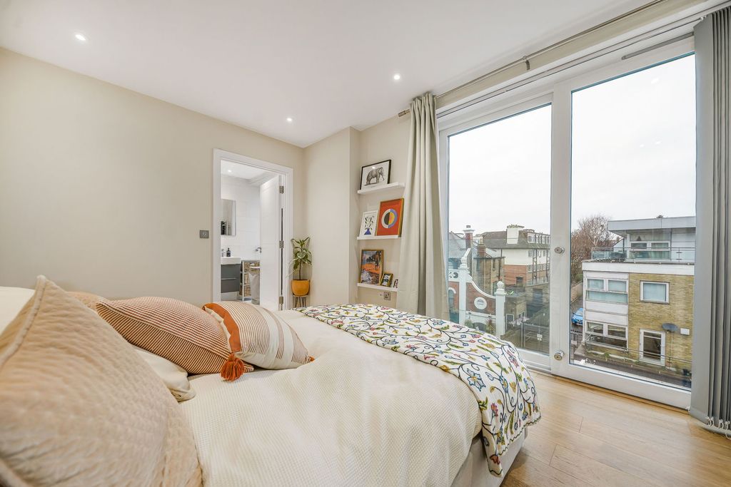 Property photo 3 of 22