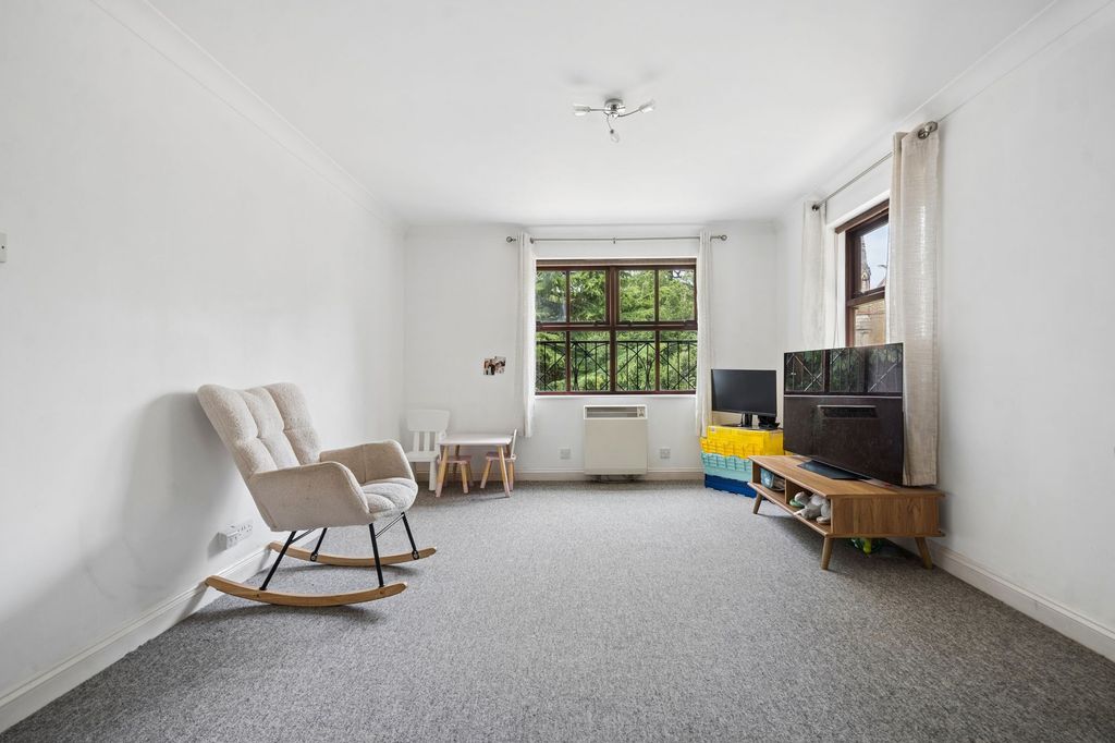 Property photo 2 of 11