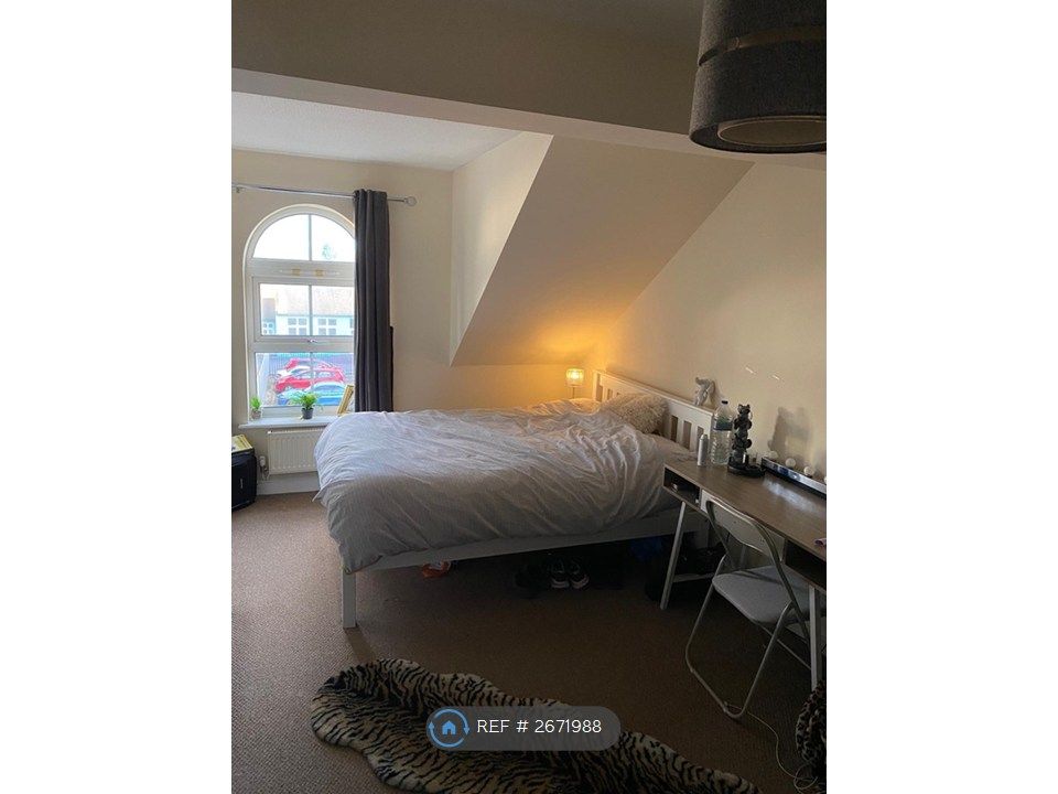 Property photo 2 of 28