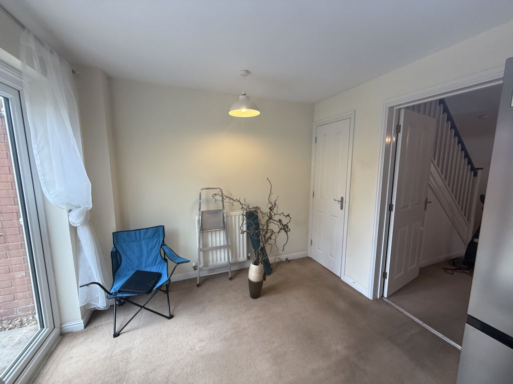 Property photo 3 of 19 Dining Room
