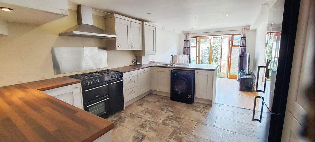 Property photo 2 of 17 Kitchen