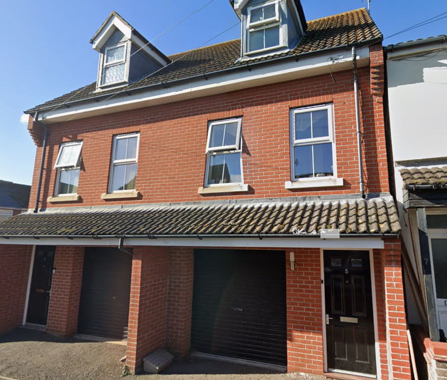 Property photo 1 of 12