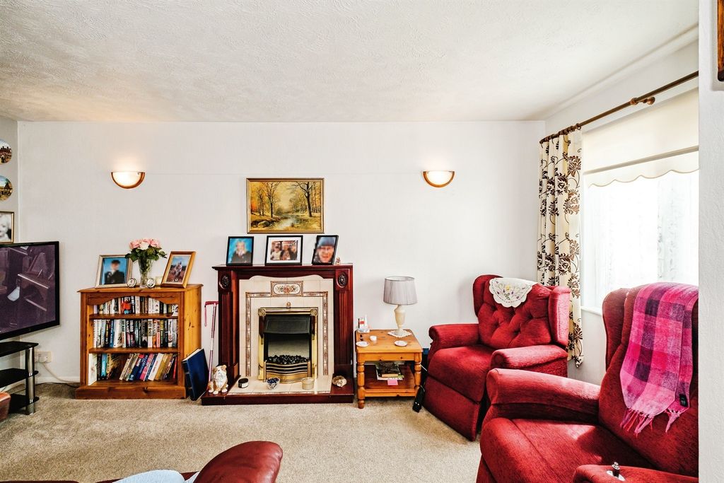 Property photo 2 of 23