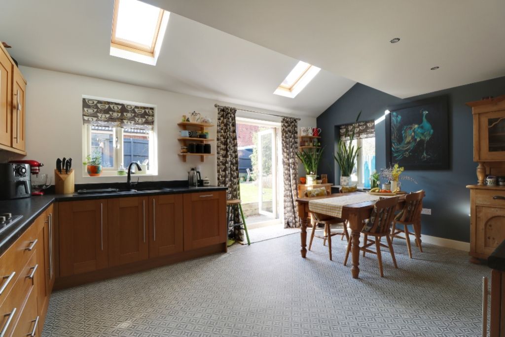 Property photo 3 of 17 Kitchen Breakfast Room