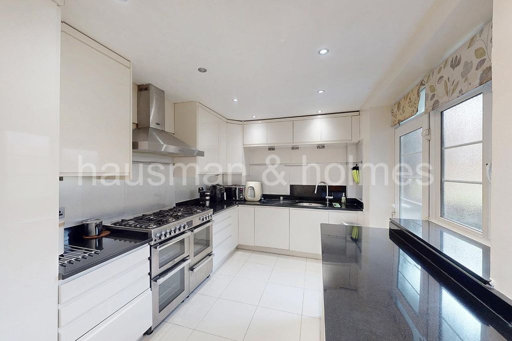 Property photo 1 of 18 W09.Jpg