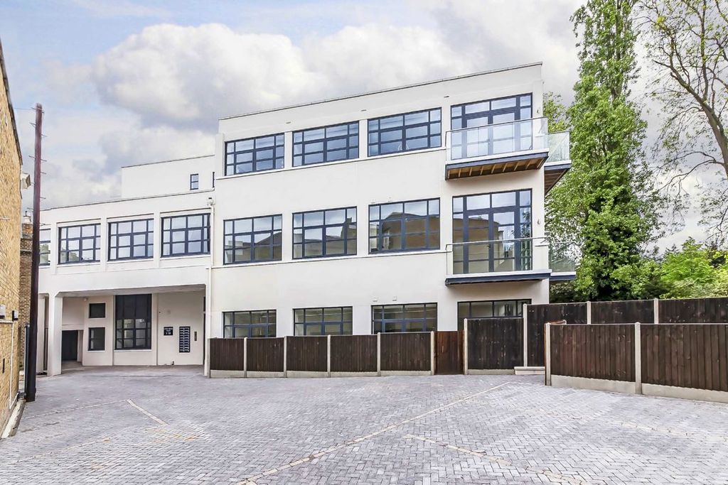 Property photo 1 of 4