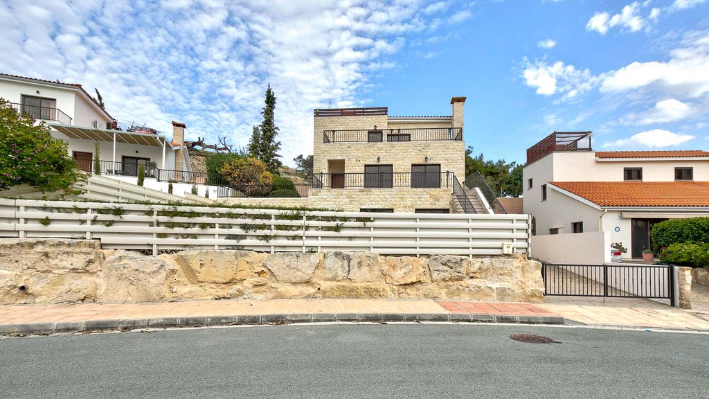 Property photo 2 of 26