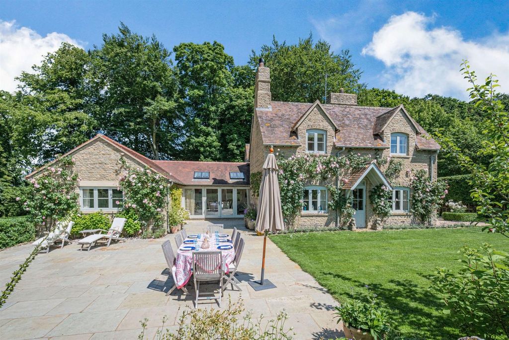 Property photo 2 of 13 3622Cfdd-14F2-467/Users/Gemmaford/Downloads/41E269