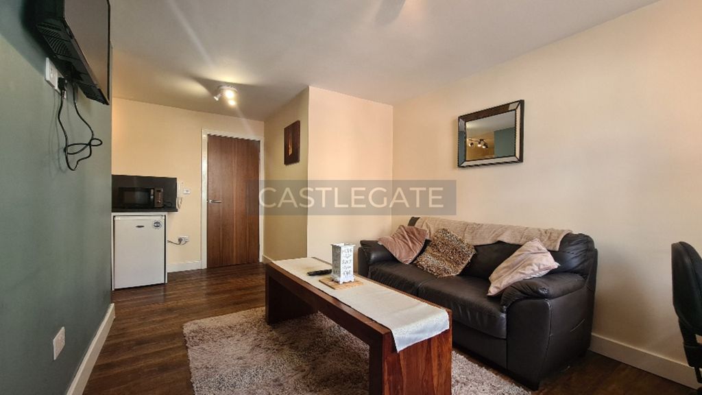 Property photo 1 of 12 Apartment 3, 3A New Street, Huddersfield, HD1 2Ax (3)