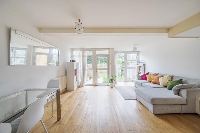 Property photo 1 of 14 Lounge