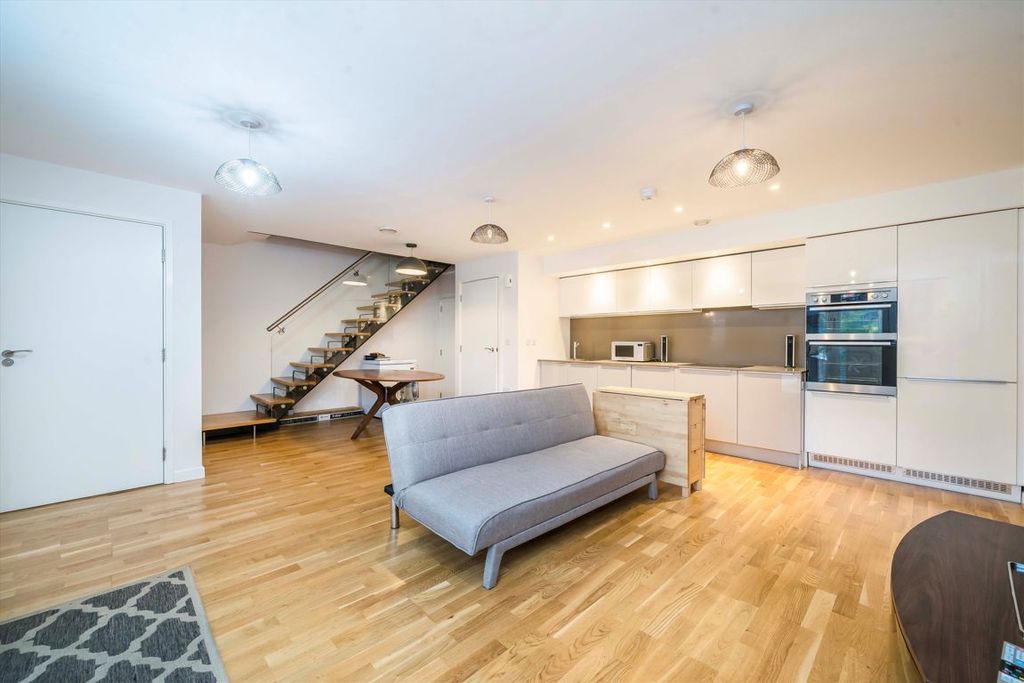 Property photo 2 of 11