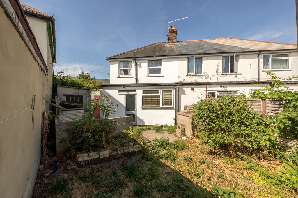 Property photo 2 of 8