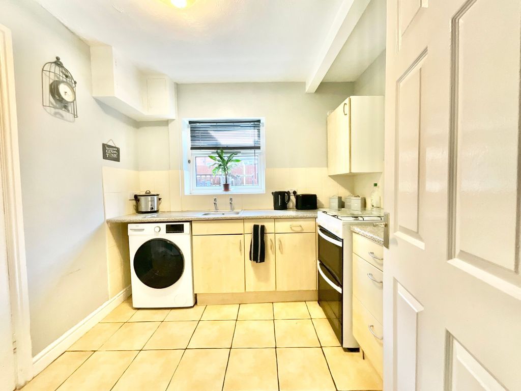 Property photo 3 of 27