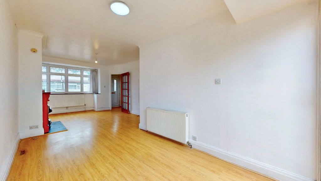 Property photo 3 of 28