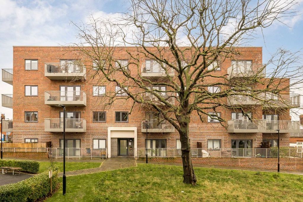 Property photo 1 of 11