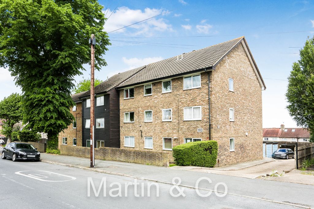 Property photo 1 of 11 1262306406 - 13, 110 Benhill Rd, Sm1 -_-14