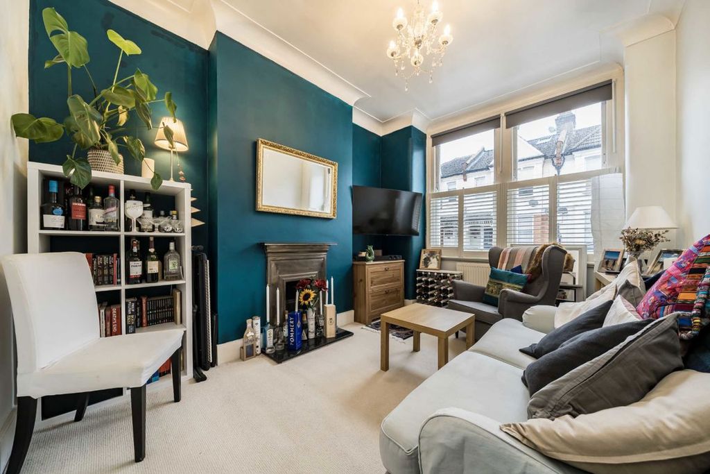 Property photo 2 of 8