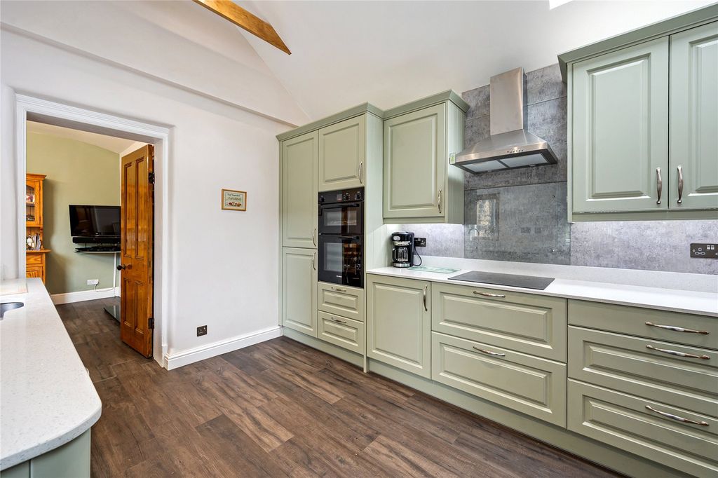 Property photo 3 of 20 Kitchen