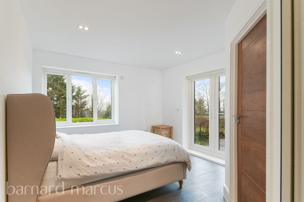 Additional image 4 of 3 bed flat for saleWest Hill, South Croydon CR2