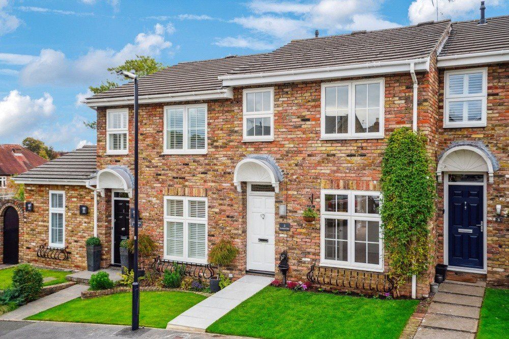 Property photo 1 of 8 Frontage