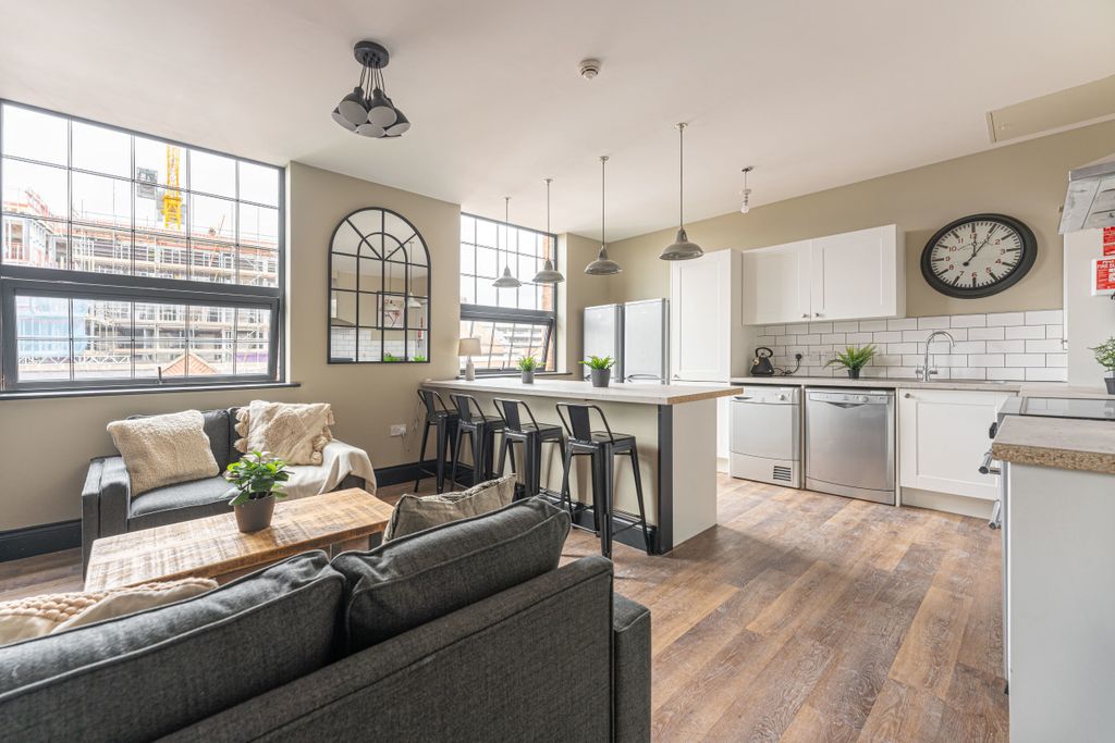 Property photo 1 of 21 The Hosiery Factory Flat J Living Room 1