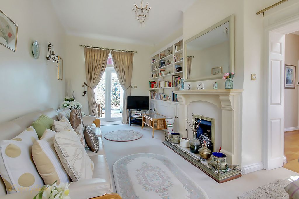 Property photo 3 of 16 Living Room