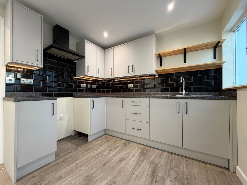 Property photo 2 of 20 Picture No. 17