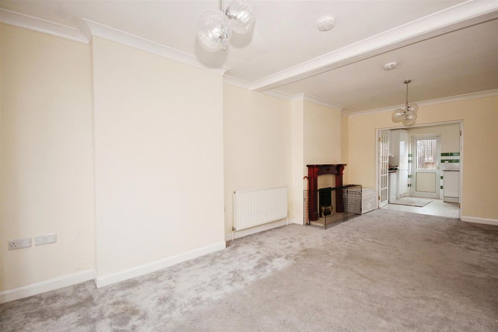 Property photo 2 of 15 Lounge