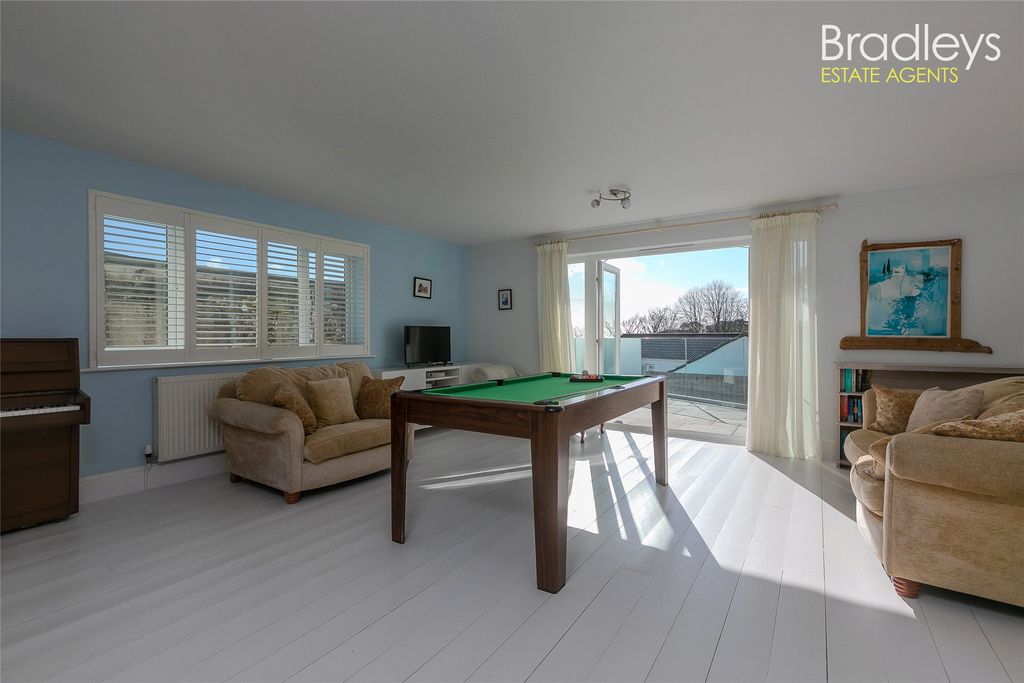 Property photo 2 of 41 Picture No. 43