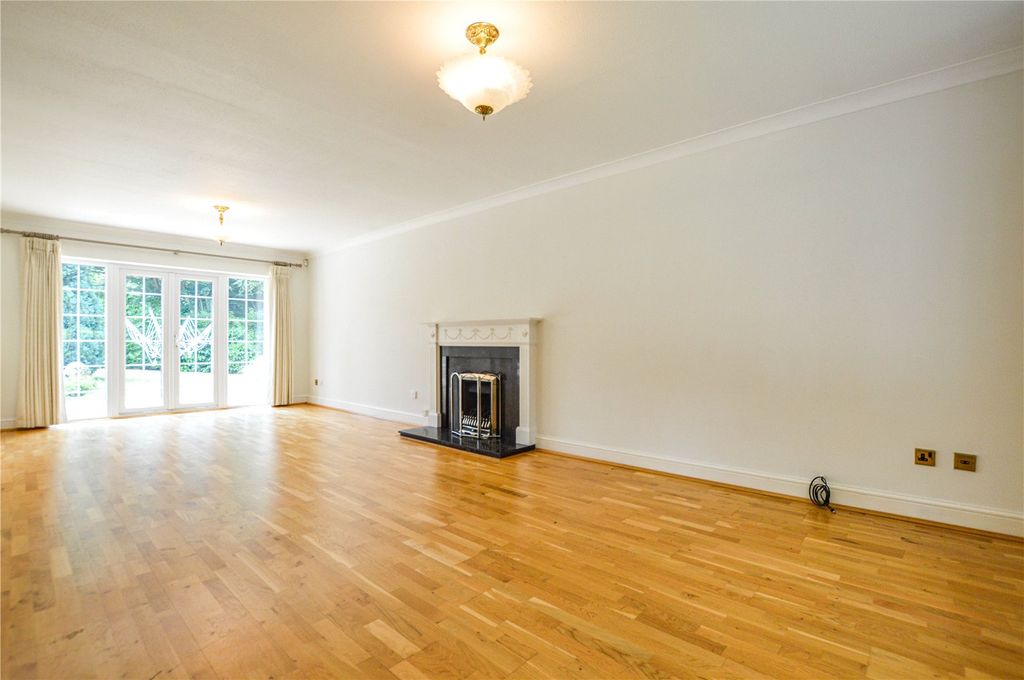 Property photo 3 of 33 Reception