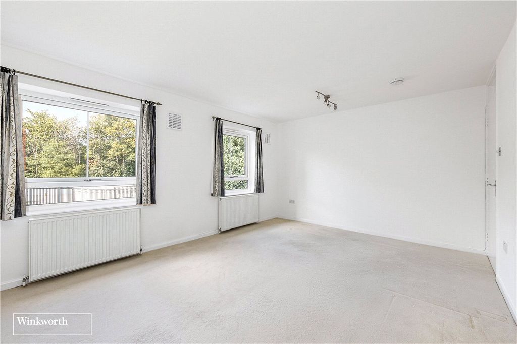 Property photo 2 of 6 Picture No. 17