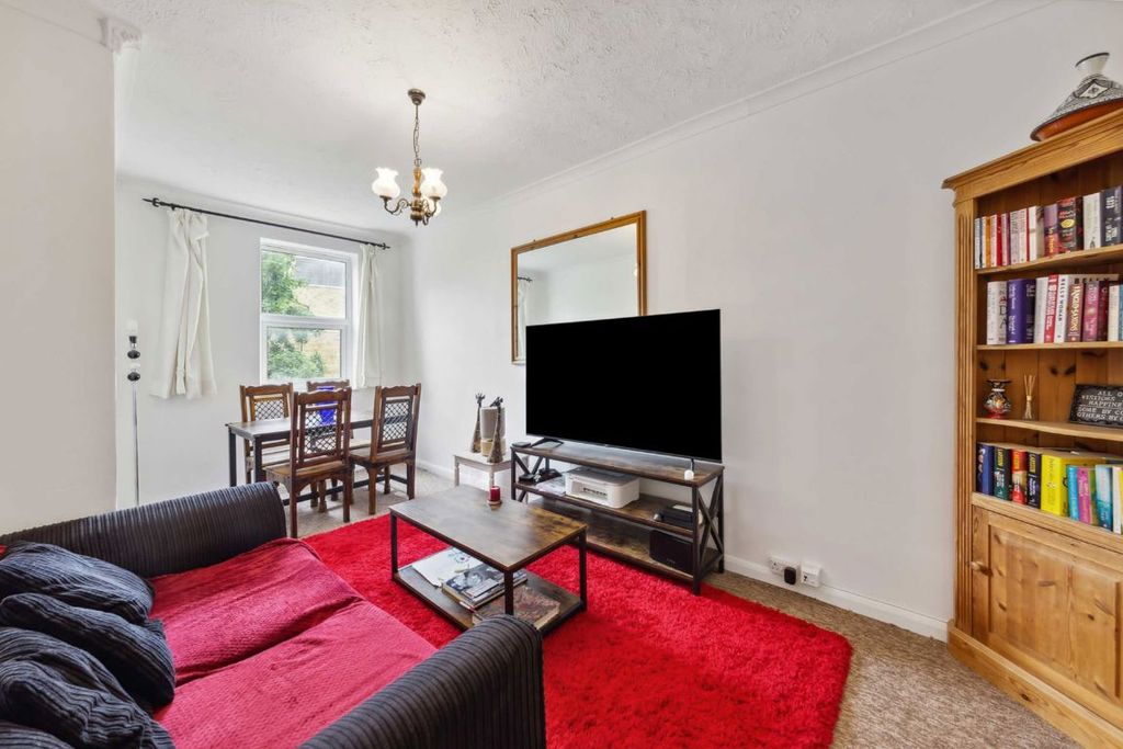 Property photo 2 of 6