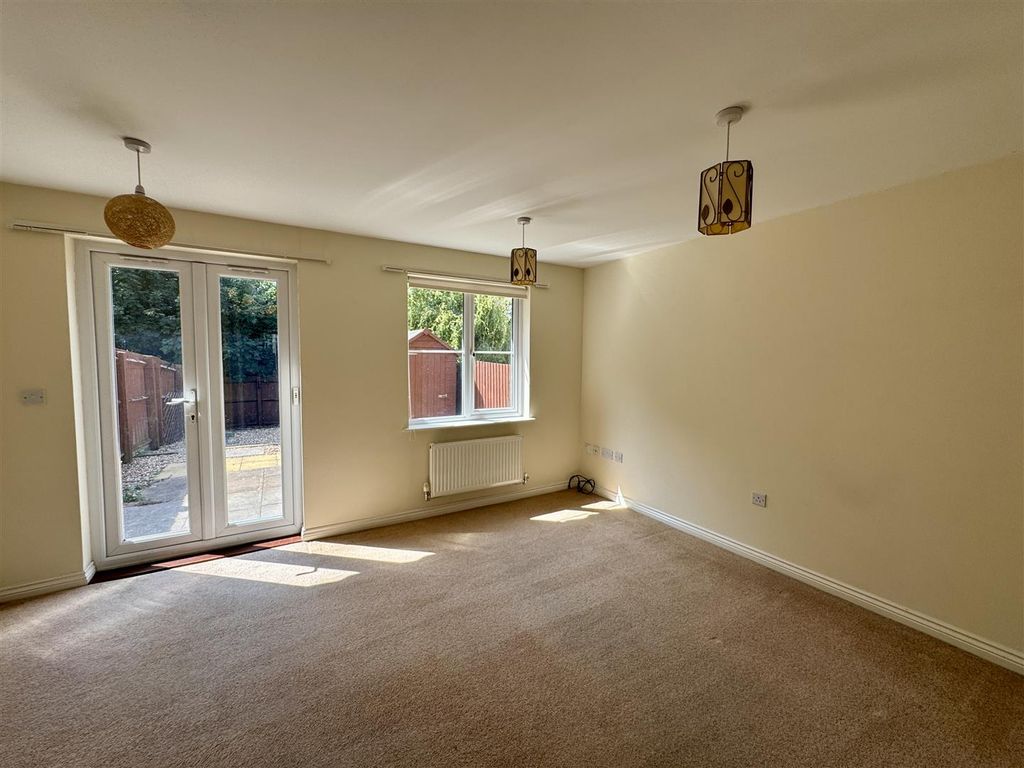 Property photo 3 of 17 Living Room