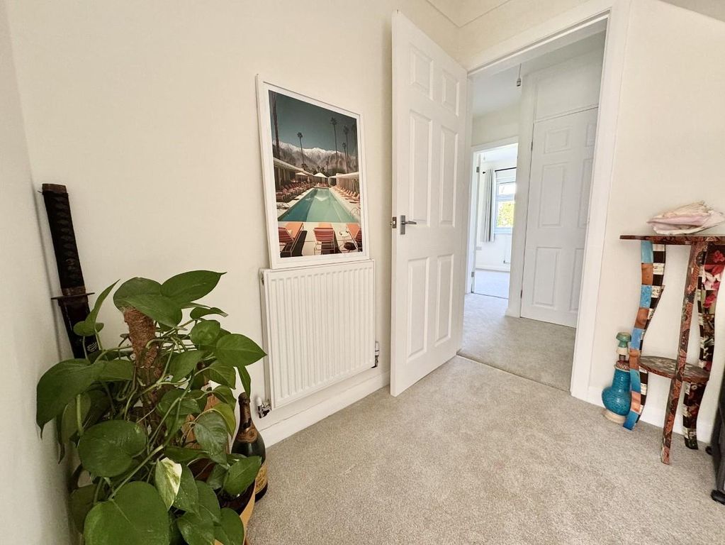 Property photo 3 of 18 Hallway